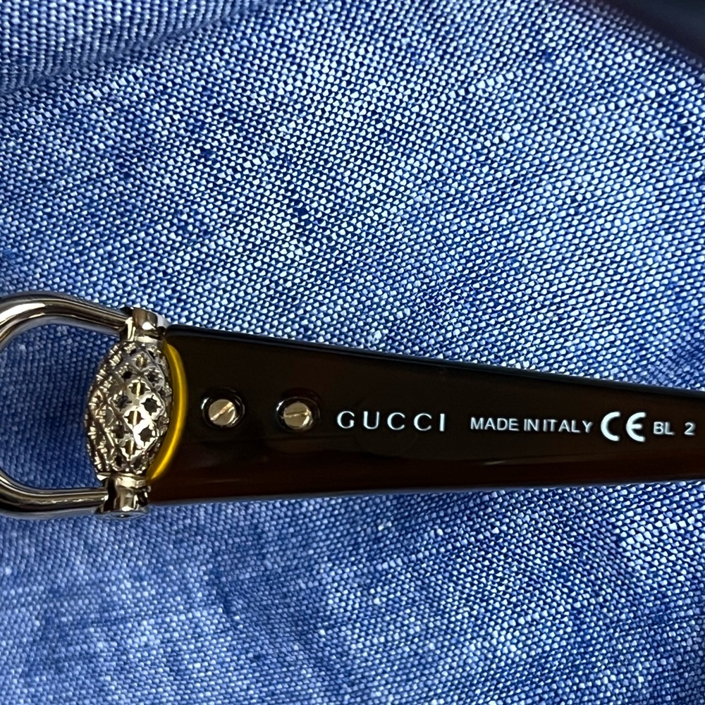Gucci classic sunglasses & case - Picture 5 of 16